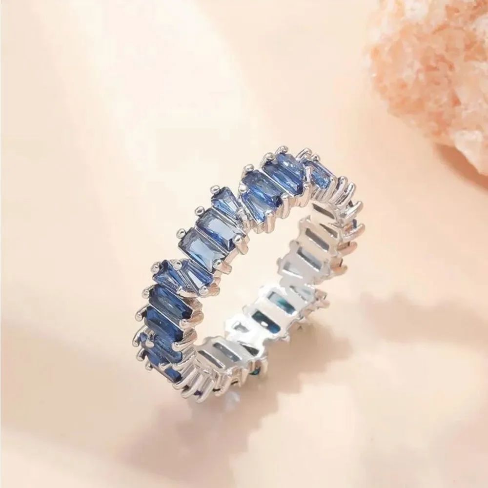 Elegant Silver and Blue Ring R68